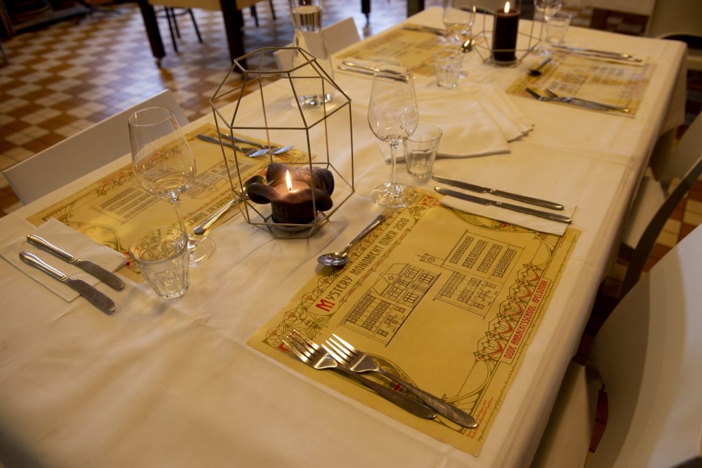 Mystery Monument Diners naar drie dagen