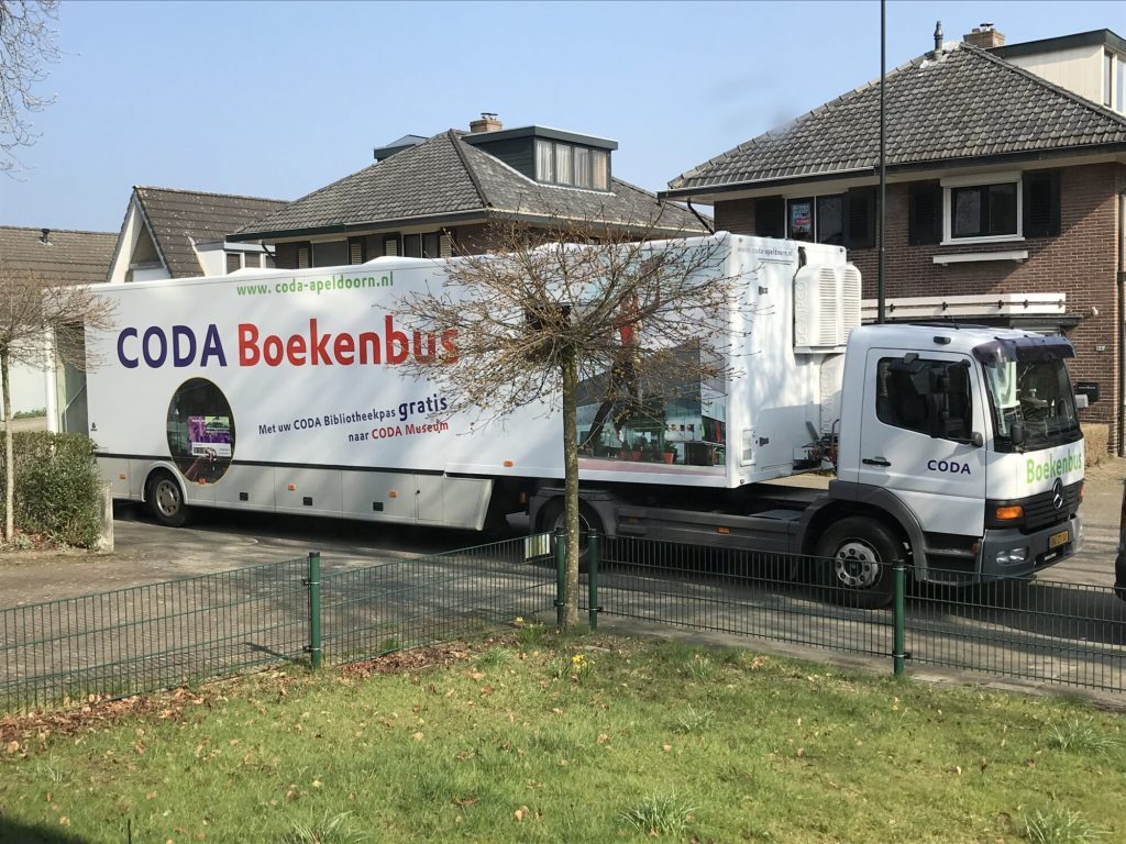 CODA Boekenbus rijdt nieuwe route; Jeugd- en Buurtbibliotheken ook weer geopend