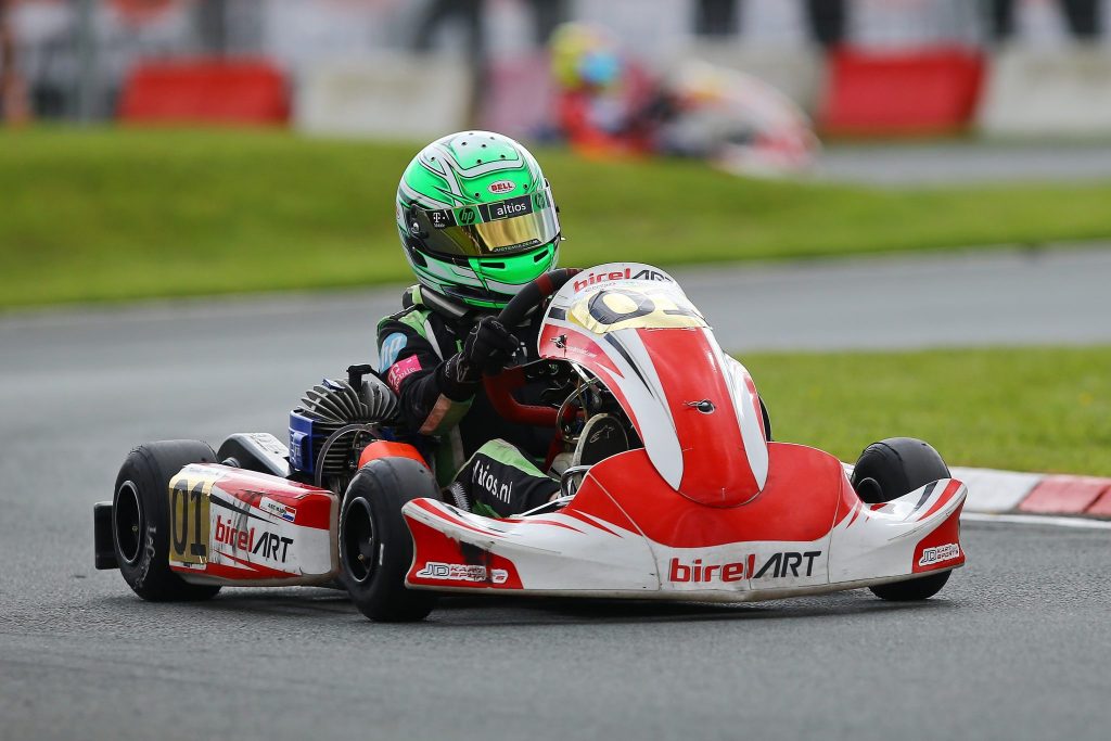 Karttalent Juste Mulder glundert met kampioensbeker en is hard op weg naar meer moois