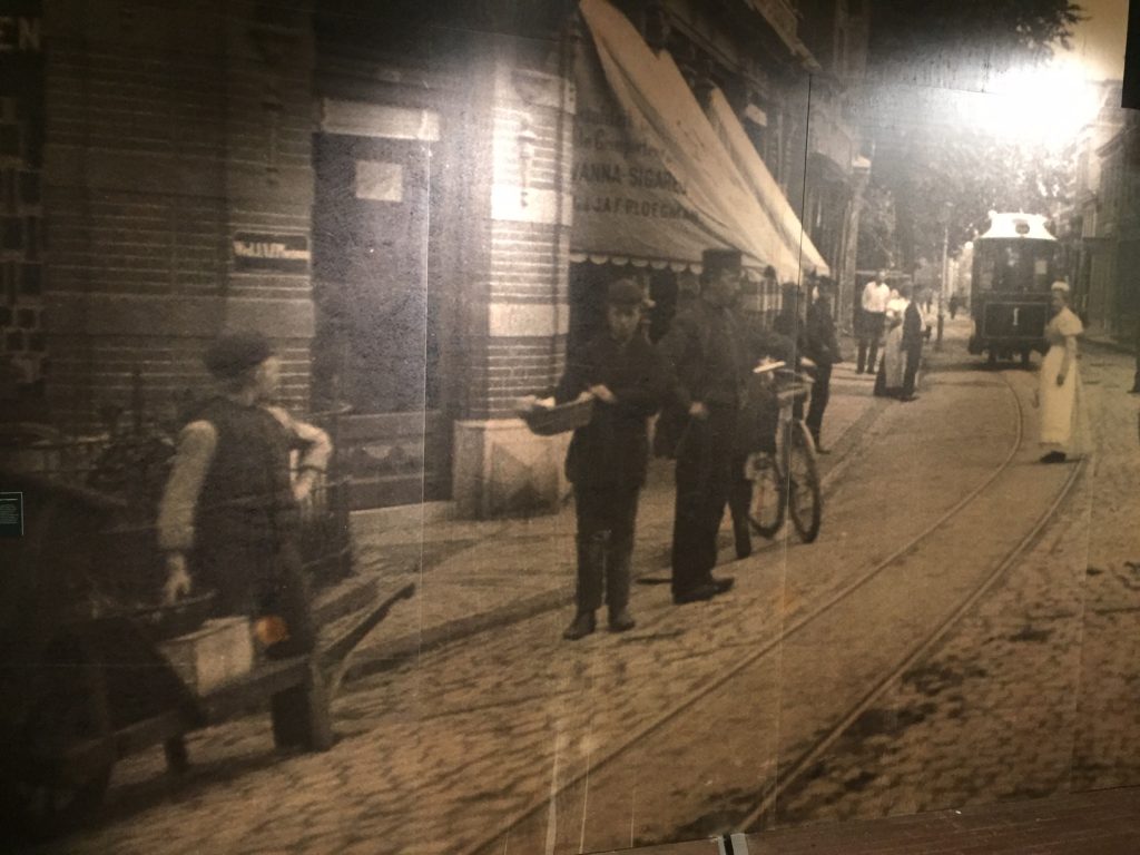 Historisch Café over glorie van tram en fabrieksschoorsteen