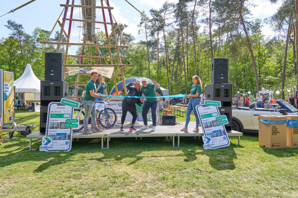 Feestelijke ‘aftrap’ Sportplein Apeldoorn door Andy van der Meijde