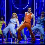 “Saturday Night Fever”: Swingende musical met een aangrijpend verhaal