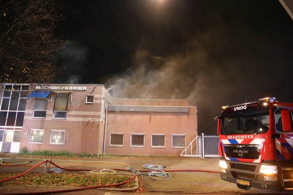 Zeer grote brand bij opslag van supermarkt aan Hoenderparkweg