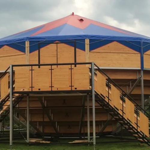 Orpheus brengt theater naar het park met Troep op je Stoep