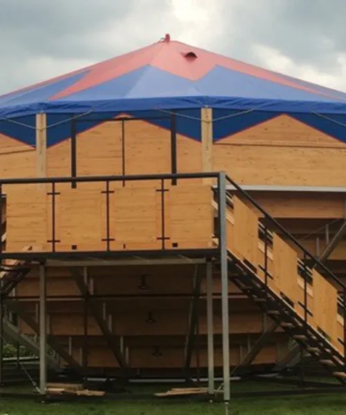 Orpheus brengt theater naar het park met Troep op je Stoep