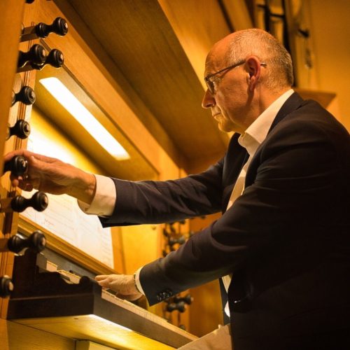 Evert van de Veen speelt koraalbewerkingen van Sander van Marion in Dorpskerk Beekbergen