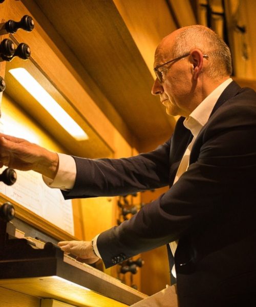 Evert van de Veen speelt koraalbewerkingen van Sander van Marion in Dorpskerk Beekbergen