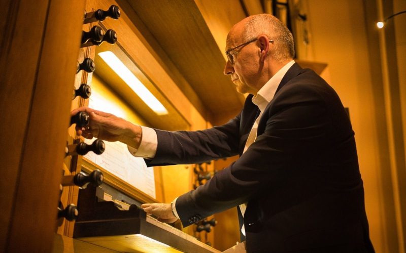 Evert van de Veen speelt koraalbewerkingen van Sander van Marion in Dorpskerk Beekbergen