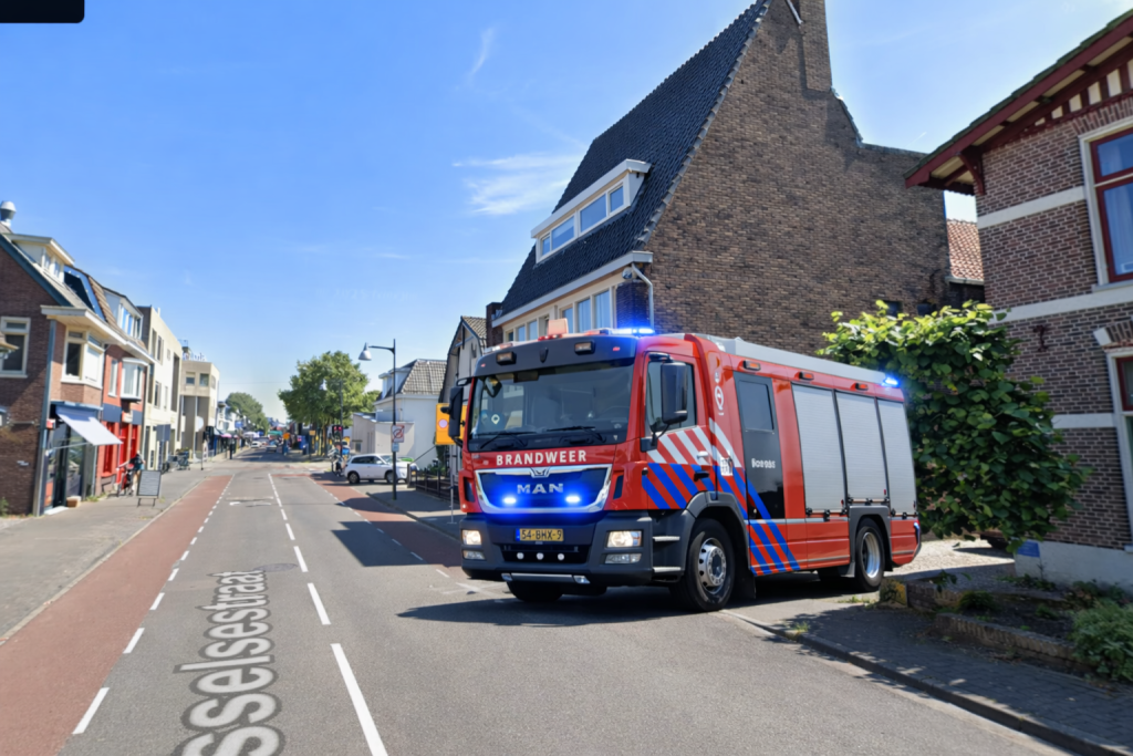 Felle woningbrand aan Asselsestraat in Apeldoorn: meerdere kamers beschadigd