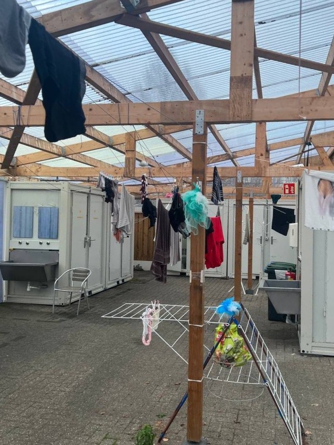 Bewoners opvang Deventerstraat Apeldoorn uiten zorgen over leefomstandigheden