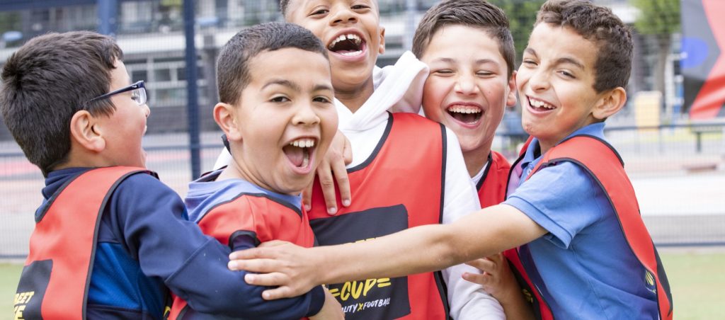 FC Straat Apeldoorn: gratis straatvoetbal voor jongeren in de wijk