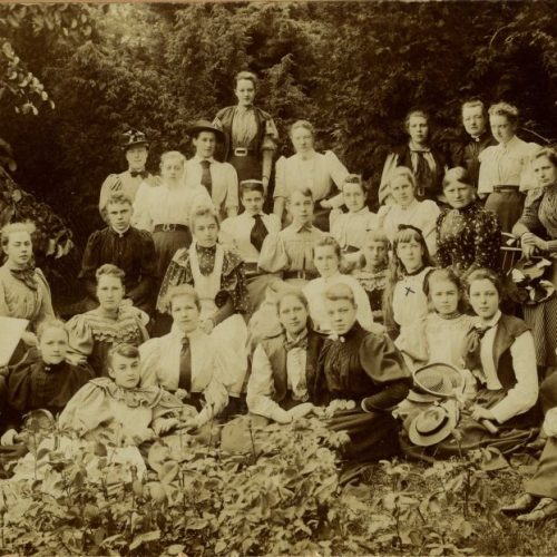 Verhalentafel bij CODA over vrouwenverenigingen in Apeldoorn