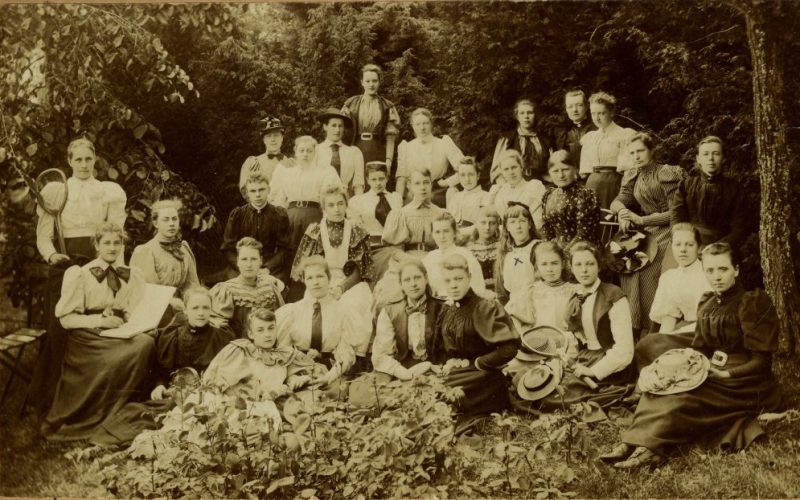 Verhalentafel bij CODA over vrouwenverenigingen in Apeldoorn