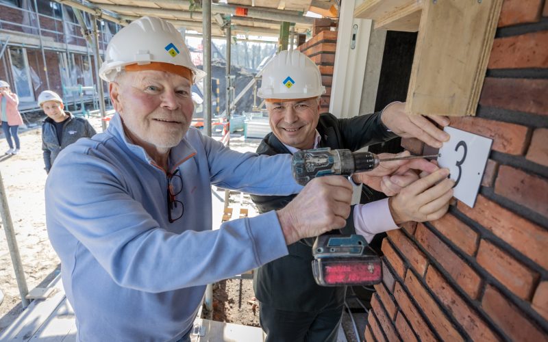 Nieuwe mijlpaal in bouwproject Salland: huisnummer geplaatst bij nieuwe woningen