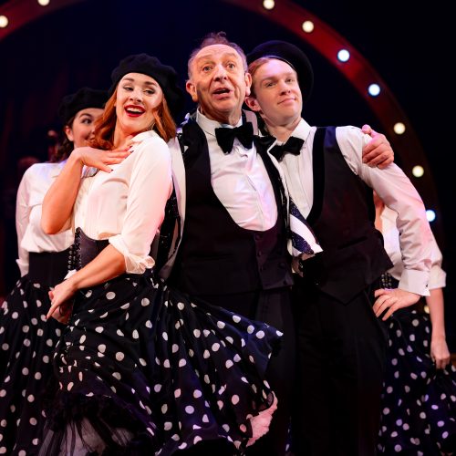 Jon van Eerd brengt revue ‘Ons Pap Wil Bij de Revue’ naar Orpheus