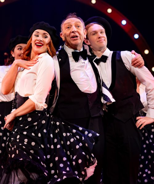 Jon van Eerd brengt revue ‘Ons Pap Wil Bij de Revue’ naar Orpheus