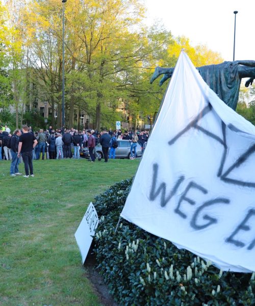 ME aanwezig bij demonstratie tegen asielopvang in Apeldoorn
