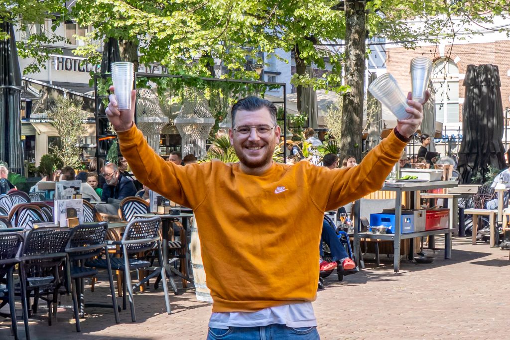 Apeldoorn viert Koningsdag met duurzame recyclebekers