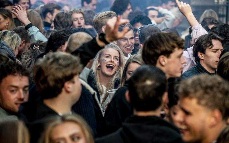 Apeldoorn kleurt oranje: dit zijn de hoogtepunten van Koningsdag 2026