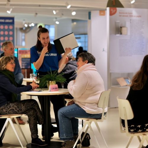 Living Library in CODA: ‘Leen geen boeken, maar mensen’