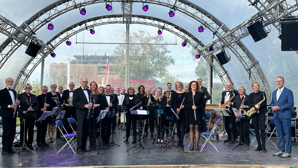 Prinses Juliana opent Veluwse Avondmarkt met zomerconcert