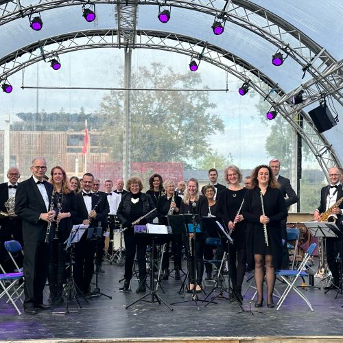 Harmonieorkest Prinses Juliana opent Veluwse Avondmarkt Beekbergen met zomerconcert