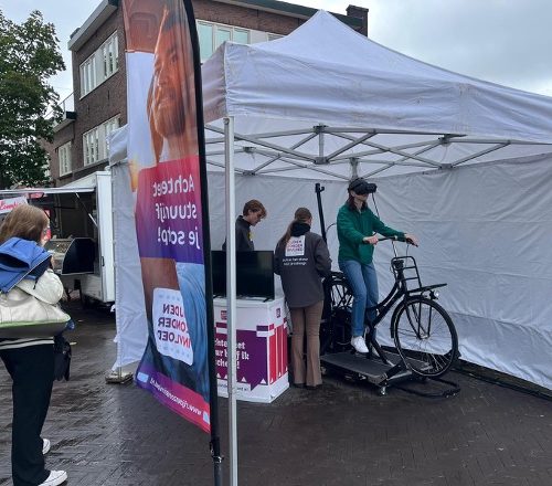 Bezoekers Drakenbootfestival ervaren gevaren van fietsen onder invloed met VR-simulator