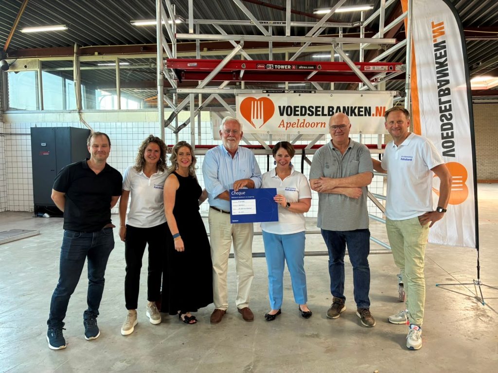 Rabobank schenkt €20.000 aan Voedselbank Apeldoorn