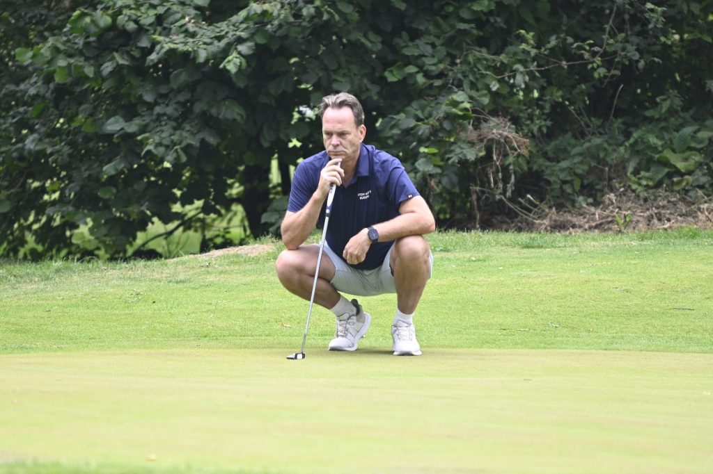Bas Heussen uit Beekbergen wint Dutch Open Pitch & Putt 2026