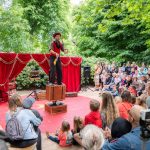 Straattheater verovert binnenstad Apeldoorn tijdens DE OPENING