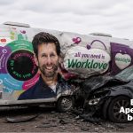 Iconische All You Need Is Love-caravan komt naar Apeldoorn voor Nationale Vitaliteitsweek