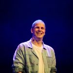 Matthijn Buwalda trapt nieuwe serie ‘De Levensles van…’ af in Apeldoorn