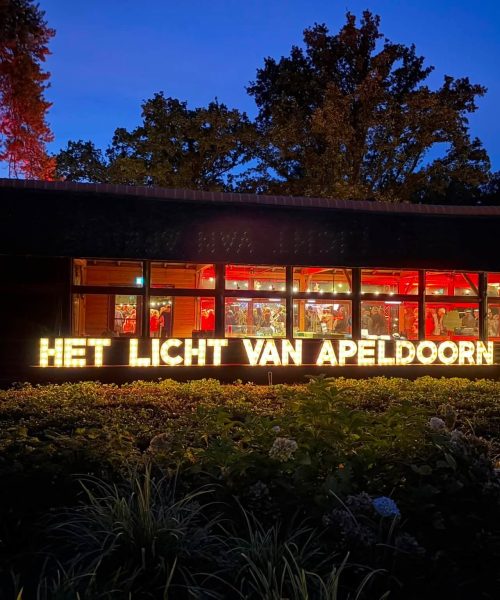 Het Licht van Apeldoorn brengt verlichte wandeling terug naar Berg & Bos