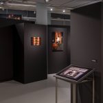 Reliëfprint van een foto uit de tentoonstelling Zoals ik je zie in CODA Museum Apeldoorn