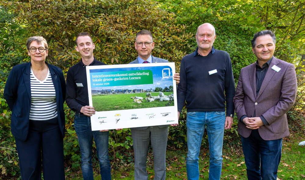 Gemeente Apeldoorn, Energiecoöperatie Loenen, een agrarische mestvergistingscoöperatie in oprichting, provincie Gelderland en woningcorporatie Veluwonen tekenden de intentieovereenkomst
